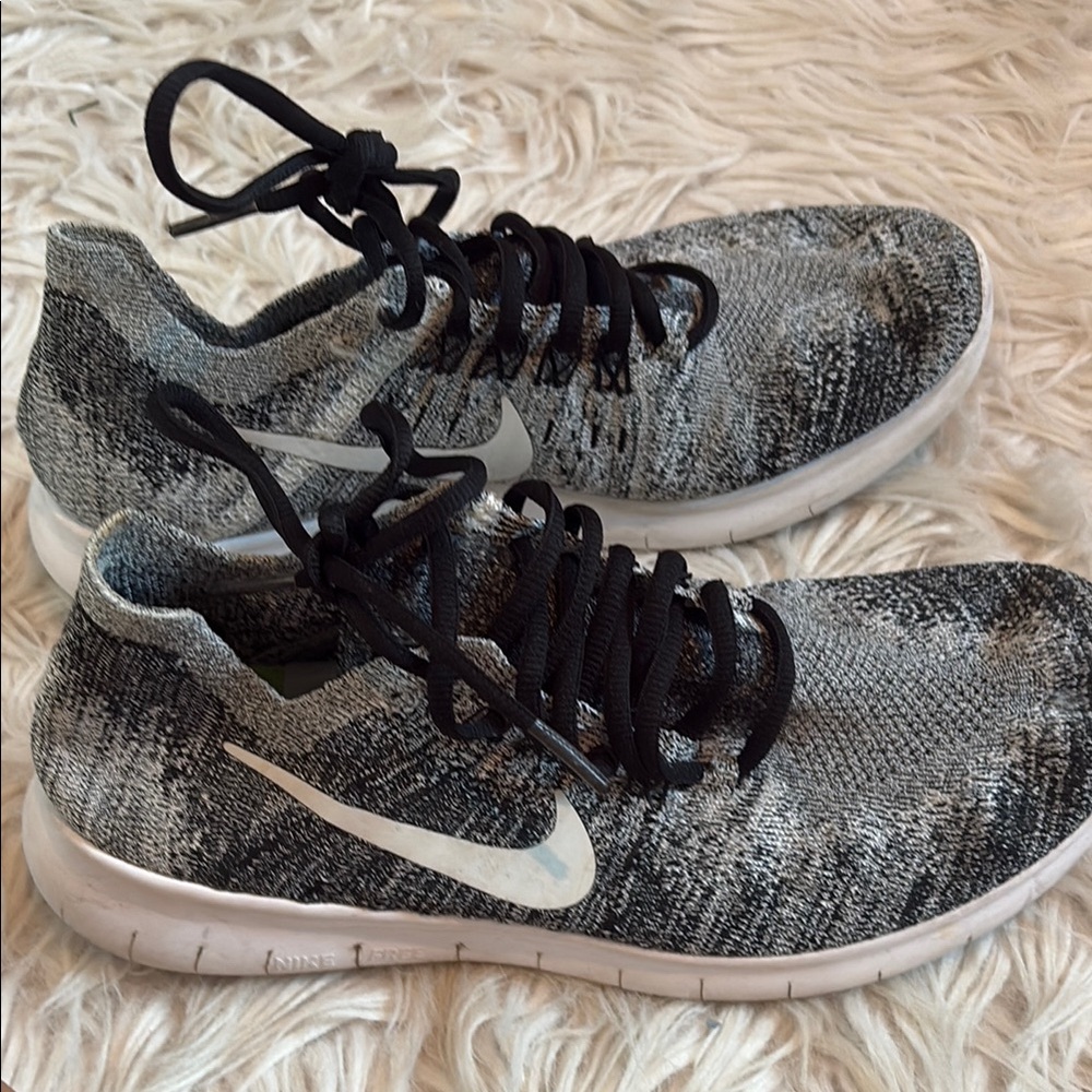 Nike Black and Gray Free Run Flyknit Sneakers